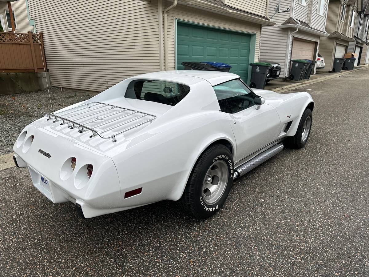 Chevrolet-Corvette-1977-1