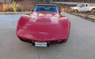 Chevrolet-Corvette-1977-2