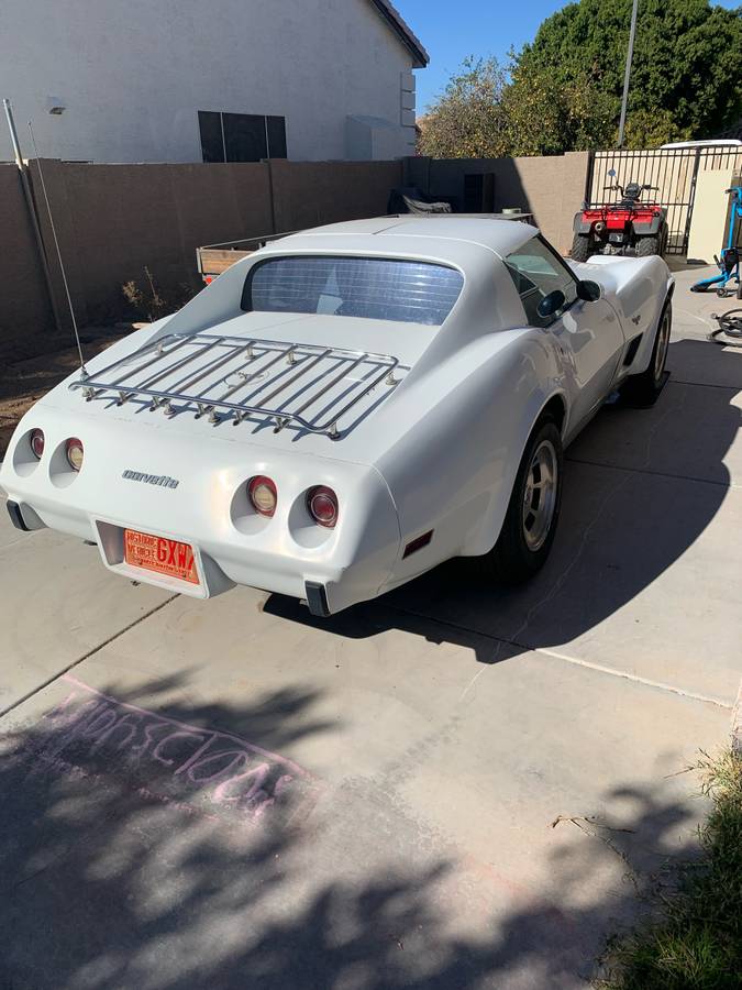 Chevrolet-Corvette-1977-3