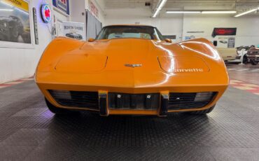 Chevrolet-Corvette-1977-6