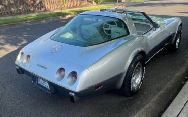 Chevrolet-Corvette-1978-2