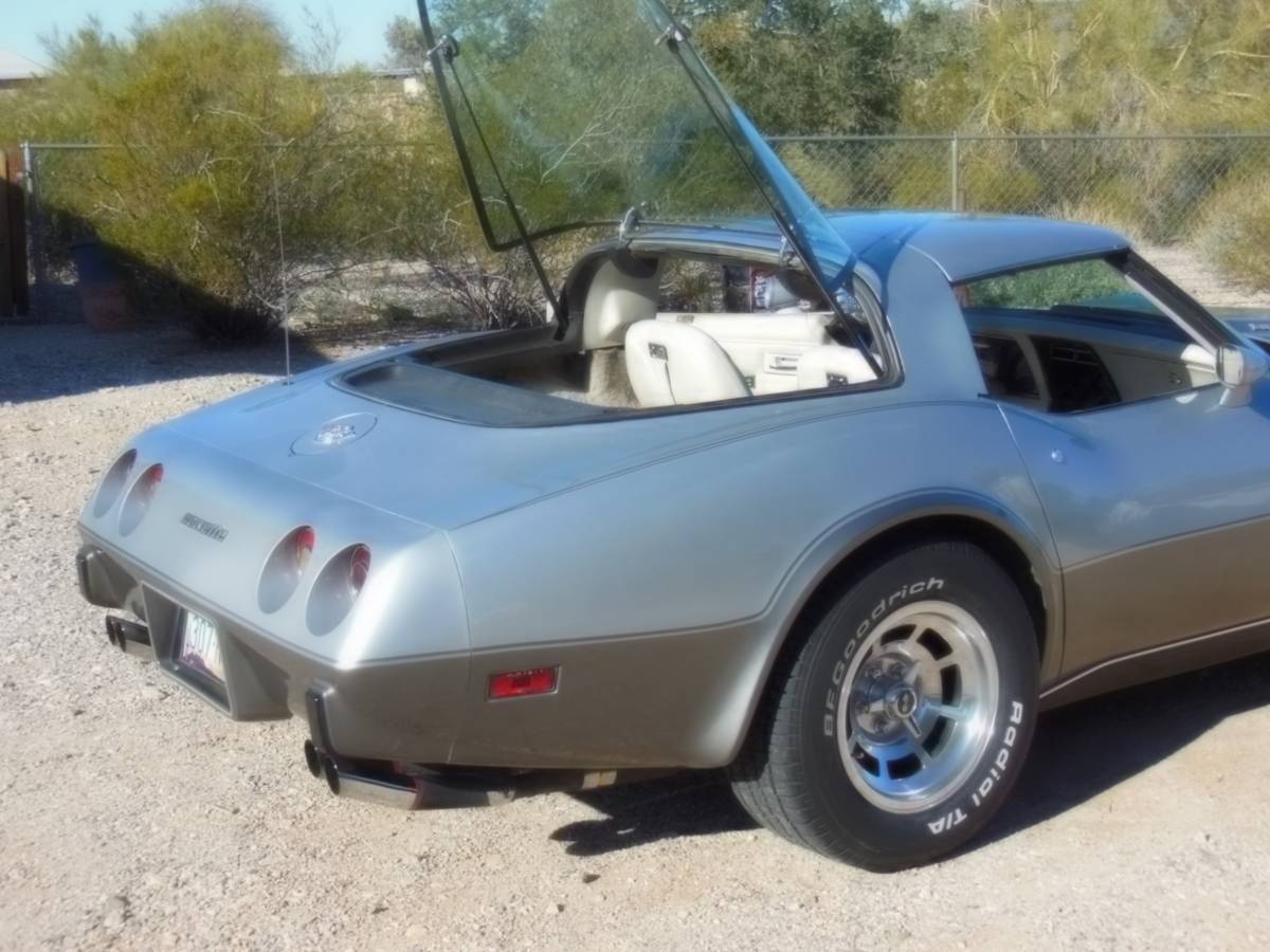 Chevrolet-Corvette-1978-2