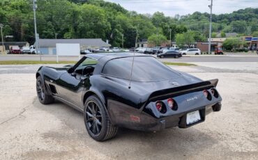 Chevrolet-Corvette-1978-3