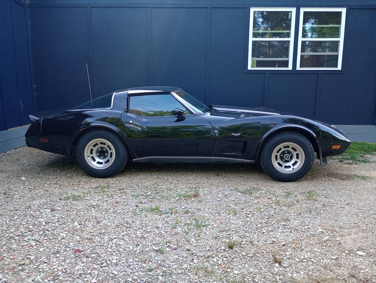 Chevrolet-Corvette-1978-4