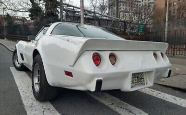 Chevrolet-Corvette-1979-2