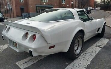 Chevrolet-Corvette-1979-3