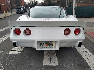 Chevrolet-Corvette-1979-4