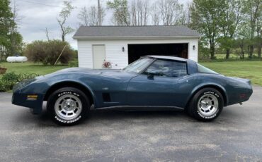 Chevrolet-Corvette-1980-3