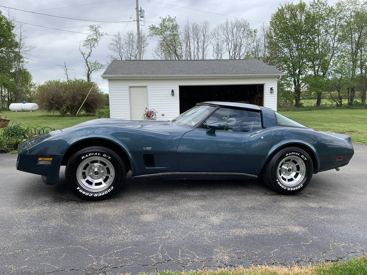 Chevrolet-Corvette-1980-3