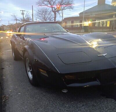 Chevrolet-Corvette-1980-4