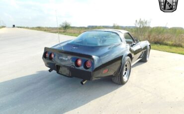 Chevrolet-Corvette-1980-6