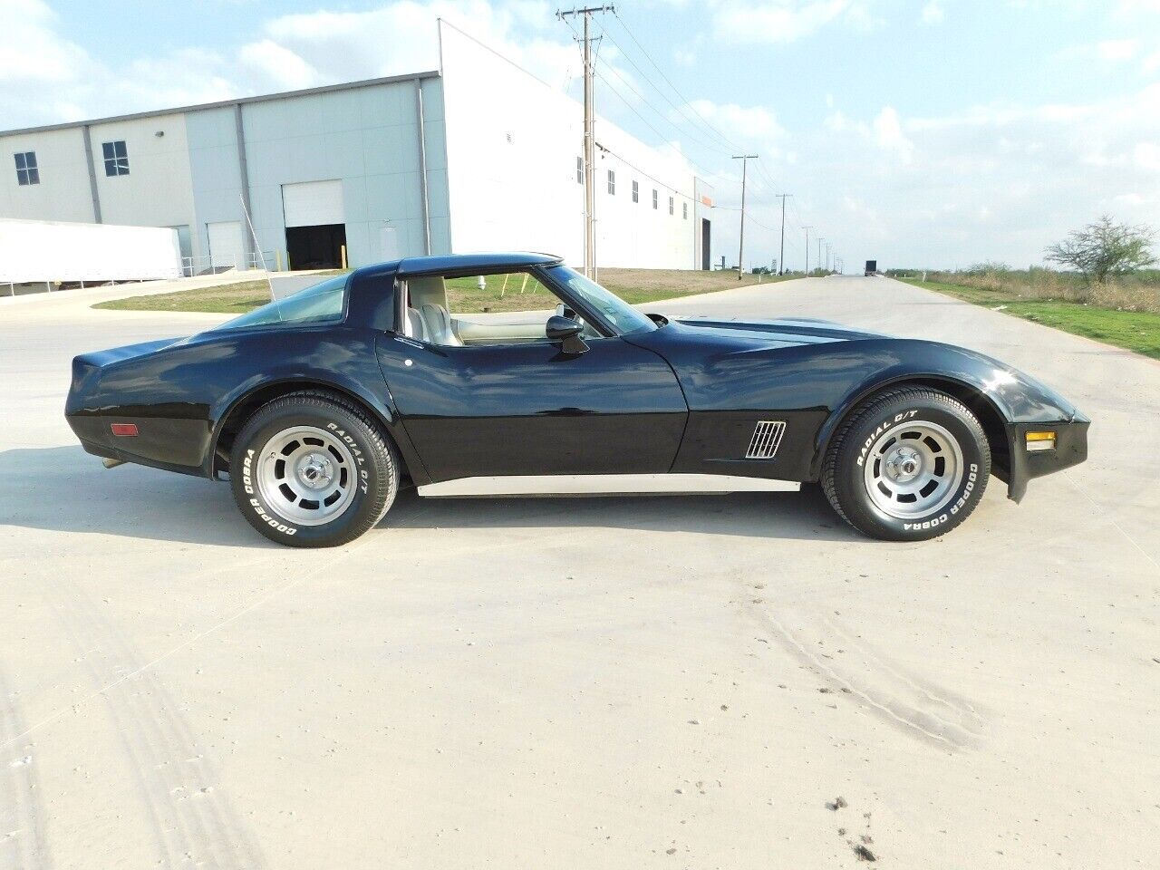 Chevrolet-Corvette-1980-7