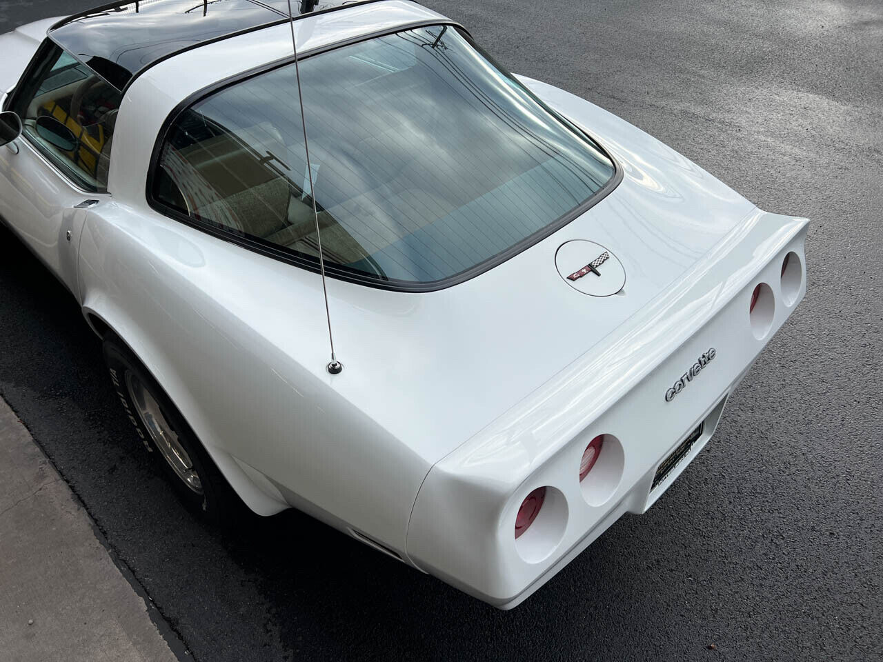 Chevrolet-Corvette-1981-10