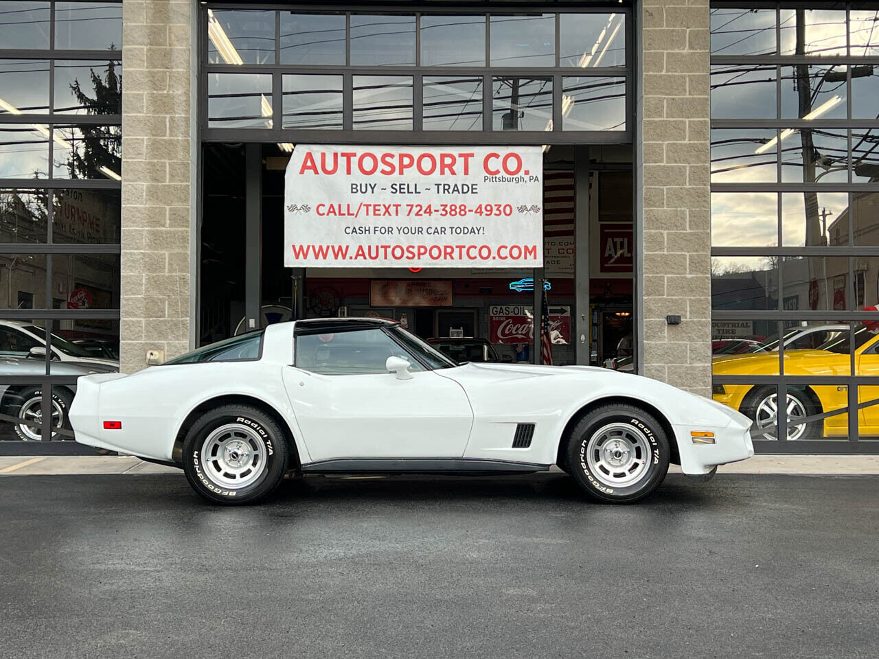 Chevrolet-Corvette-1981-2