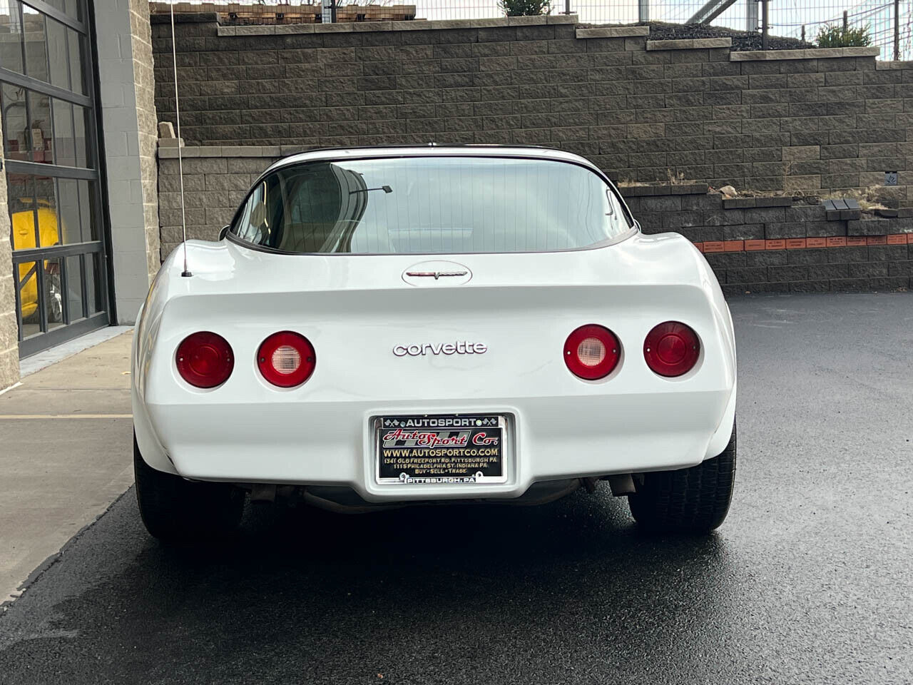 Chevrolet-Corvette-1981-4