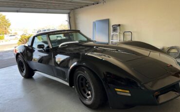 Chevrolet-Corvette-1981-4