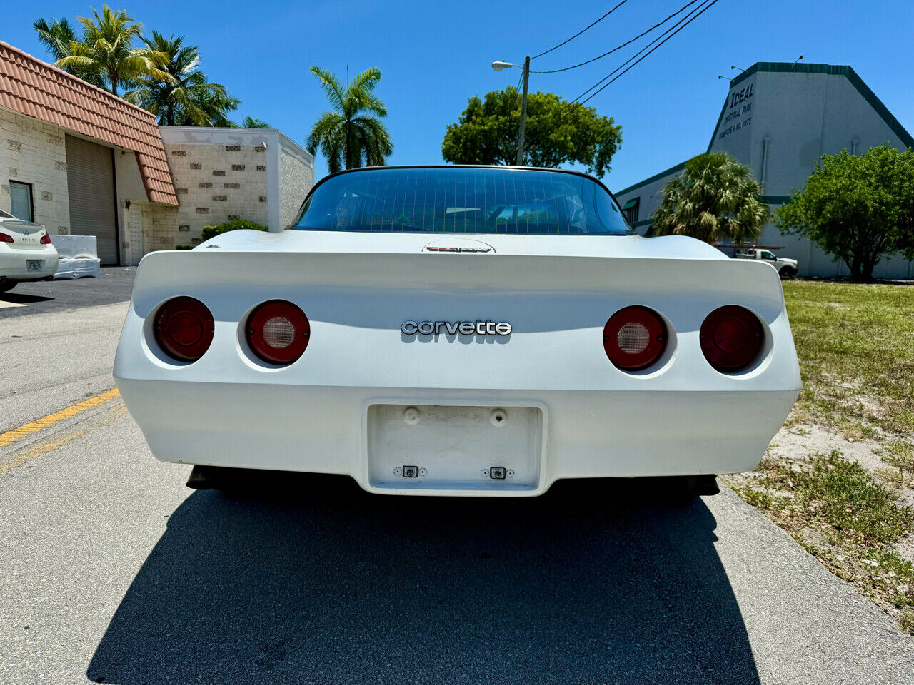 Chevrolet-Corvette-1981-5