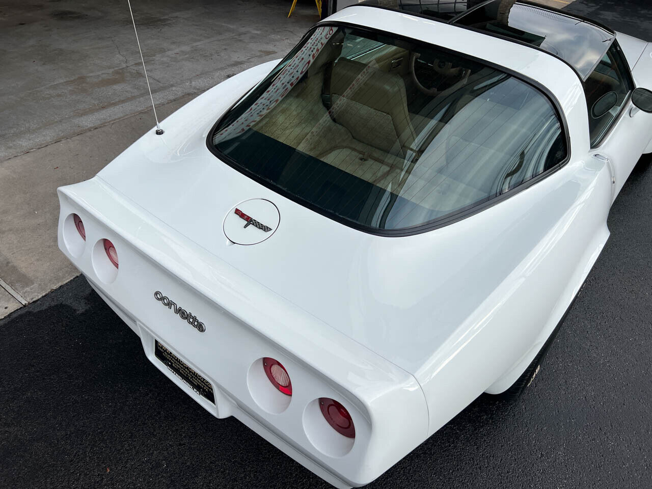 Chevrolet-Corvette-1981-9