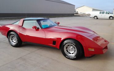 Chevrolet-Corvette-1982-17