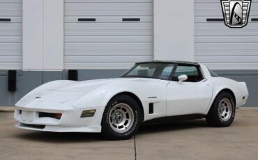 Chevrolet-Corvette-1982-2