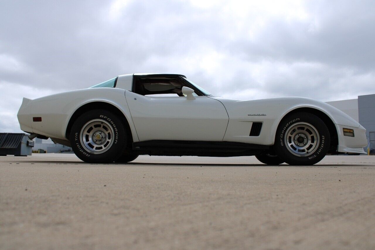 Chevrolet-Corvette-1982-7