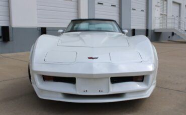 Chevrolet-Corvette-1982-9