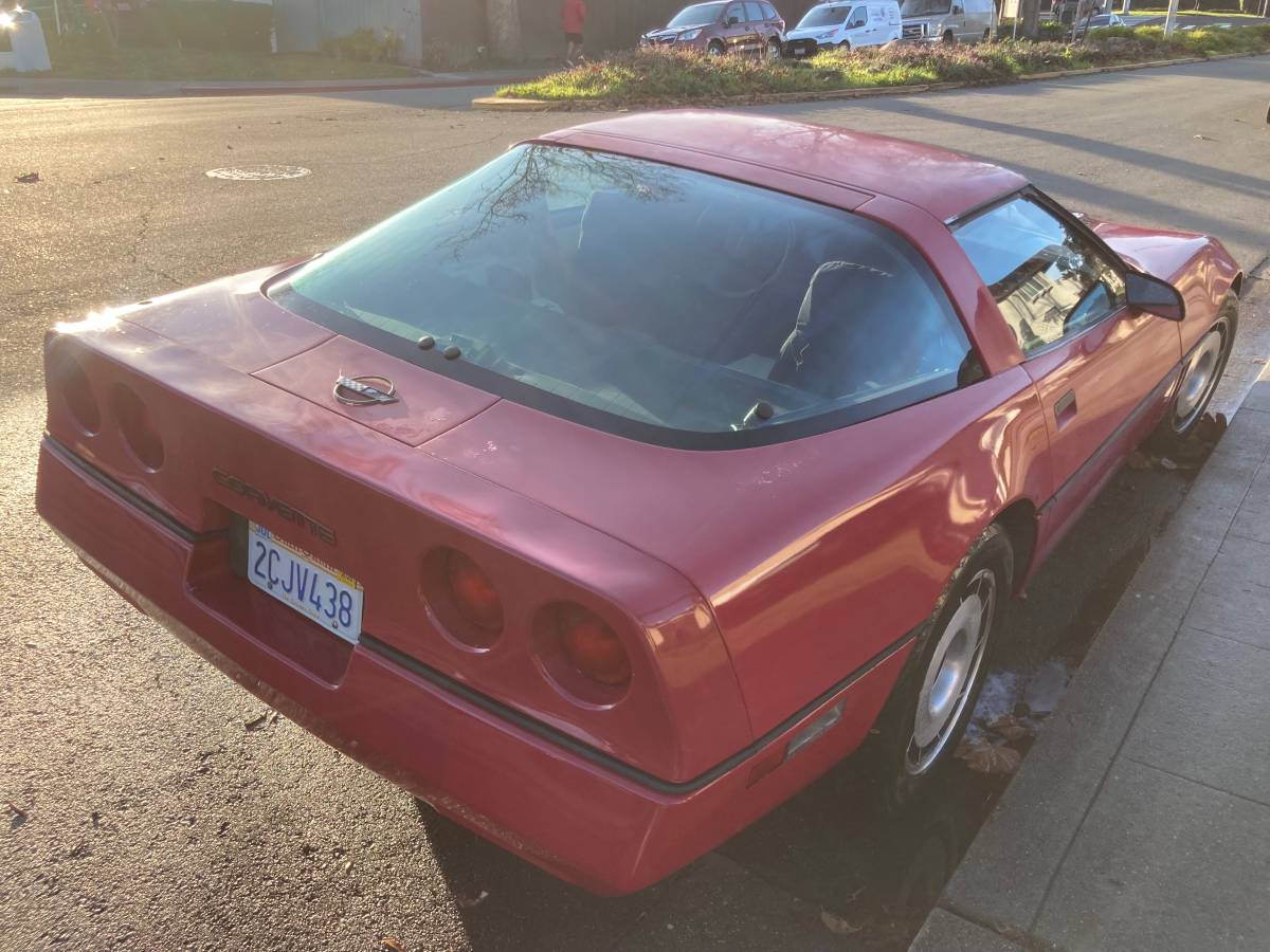 Chevrolet-Corvette-1984-2