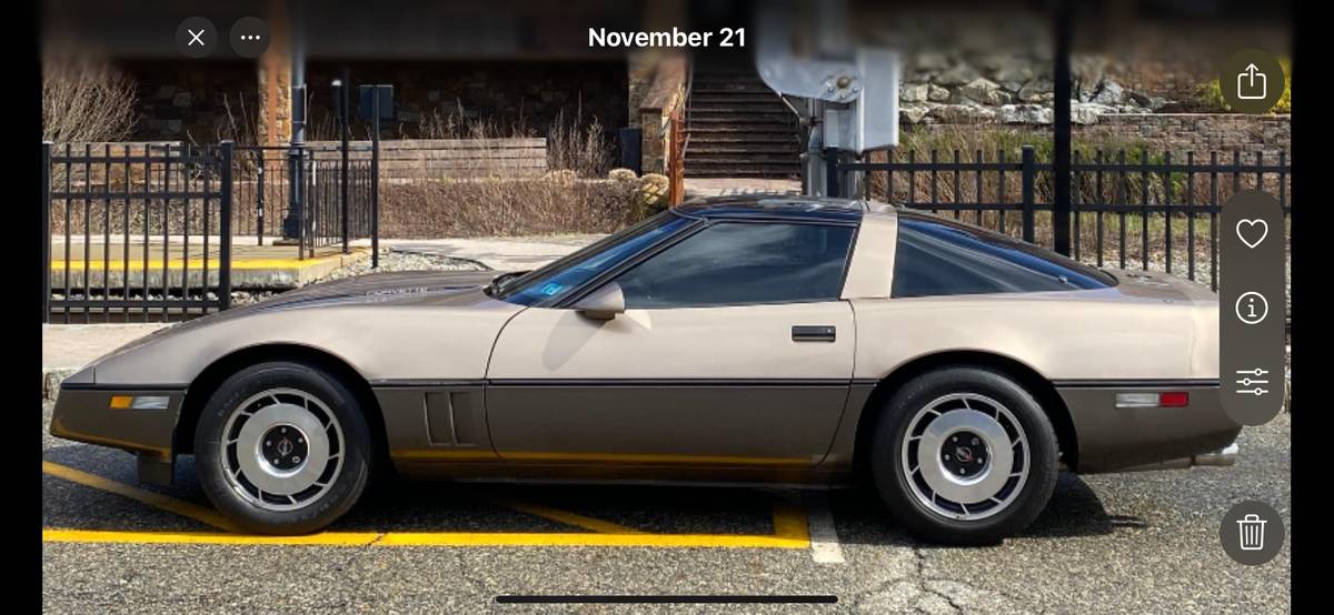 Chevrolet-Corvette-1984-2