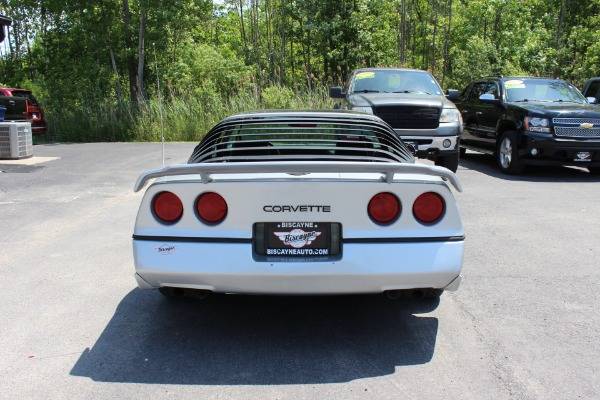 Chevrolet-Corvette-1985-12