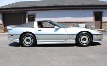 Chevrolet-Corvette-1985-2