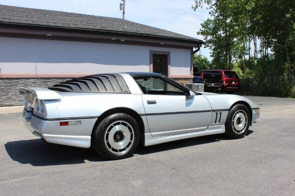 Chevrolet-Corvette-1985-3