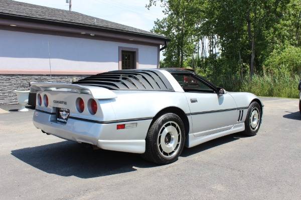 Chevrolet-Corvette-1985-4