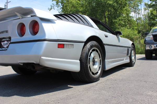 Chevrolet-Corvette-1985-5