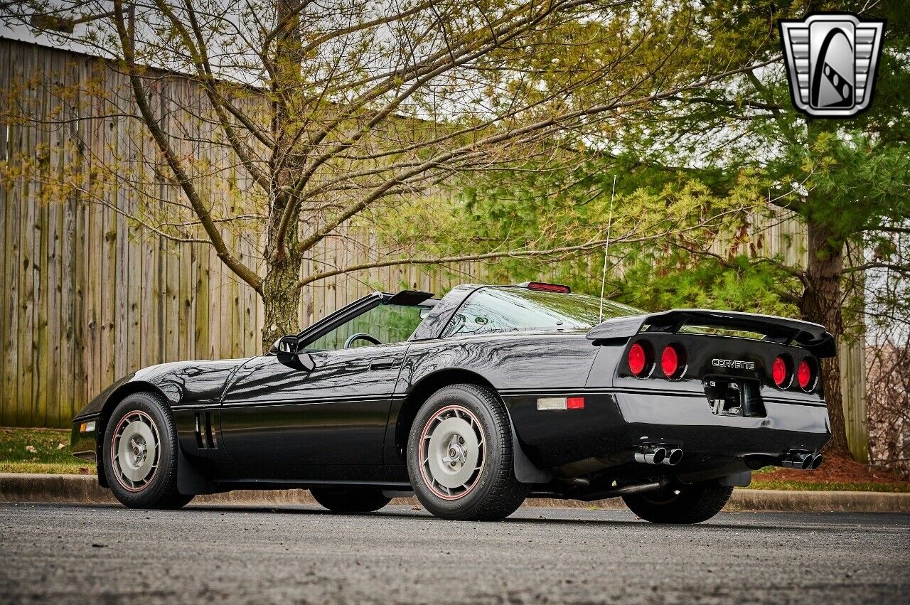 Chevrolet-Corvette-1986-4