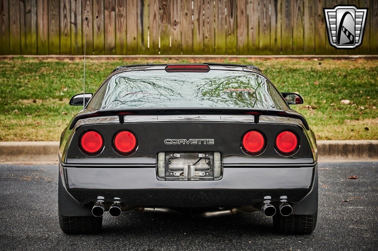 Chevrolet-Corvette-1986-5