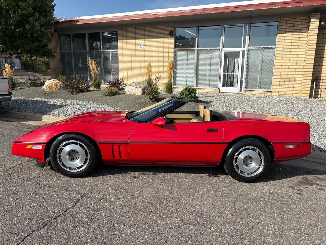 Chevrolet-Corvette-1987-24