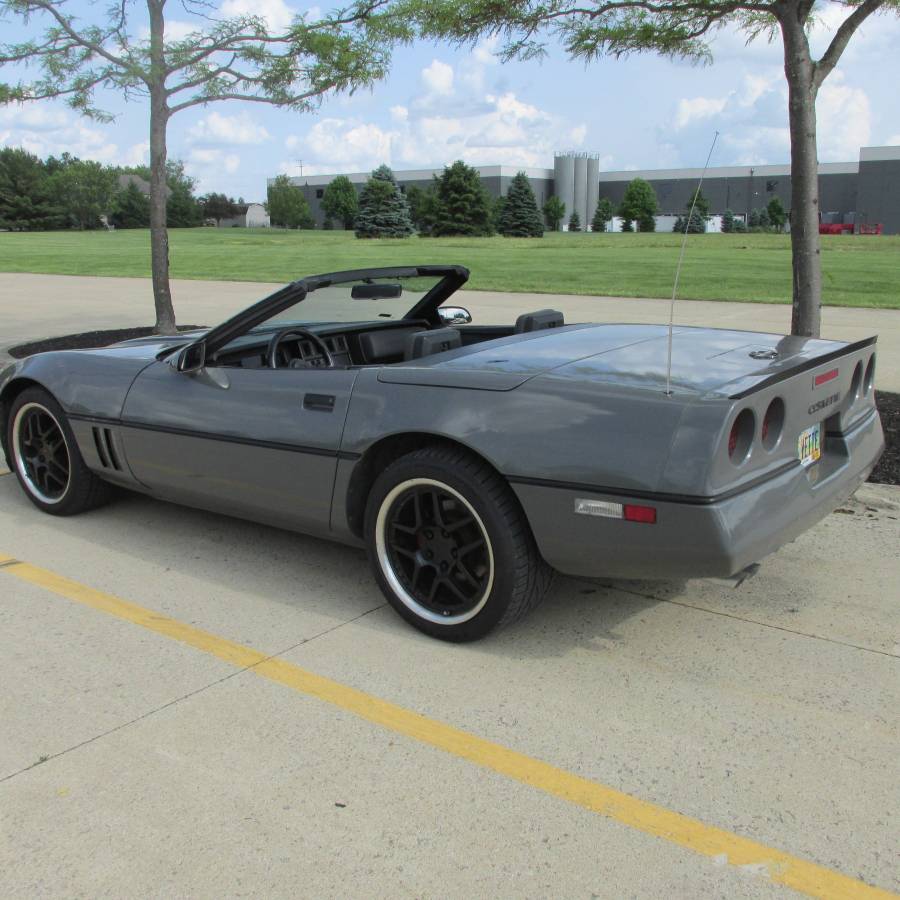 Chevrolet-Corvette-1987-3