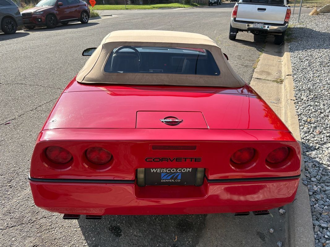 Chevrolet-Corvette-1987-36