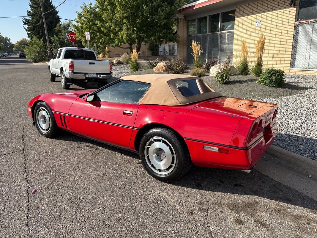 Chevrolet-Corvette-1987-38