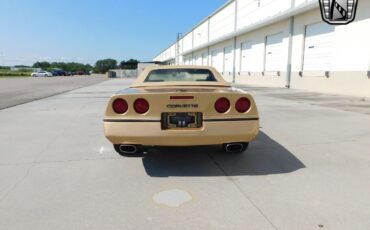 Chevrolet-Corvette-1987-4