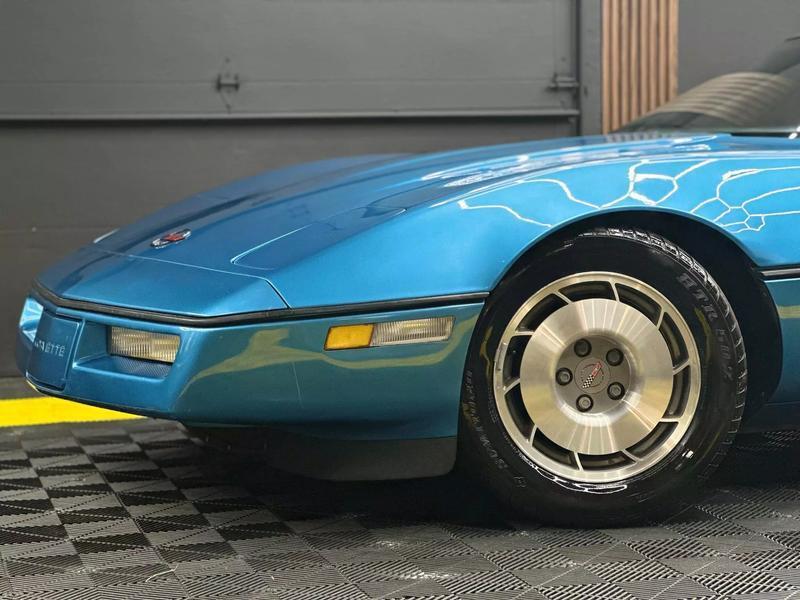 Chevrolet-Corvette-1987-6