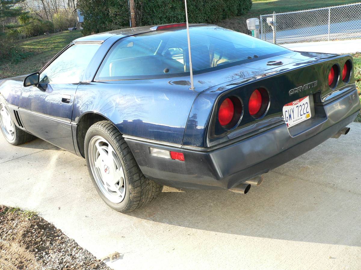 Chevrolet-Corvette-1988-2