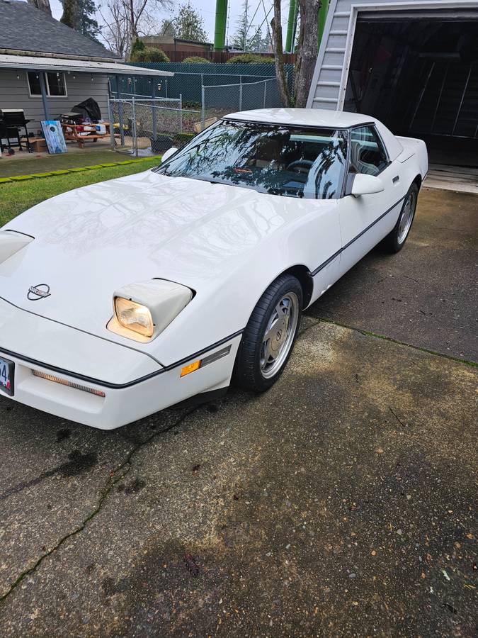 Chevrolet-Corvette-1988-3