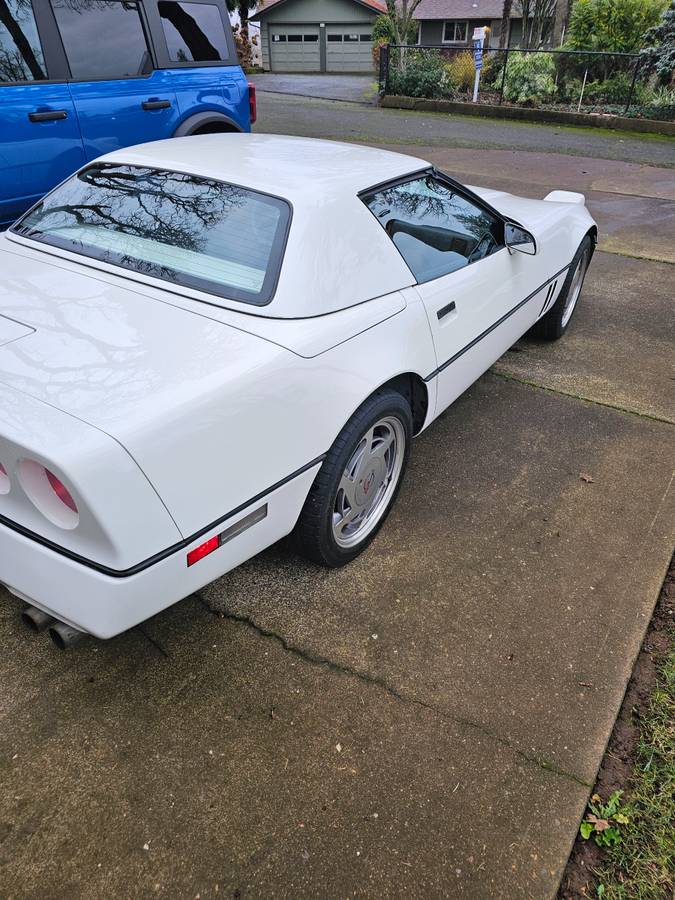 Chevrolet-Corvette-1988-5