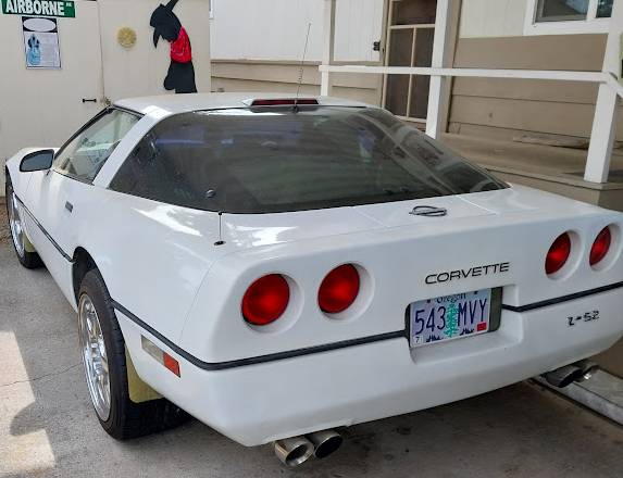 Chevrolet-Corvette-1989-2