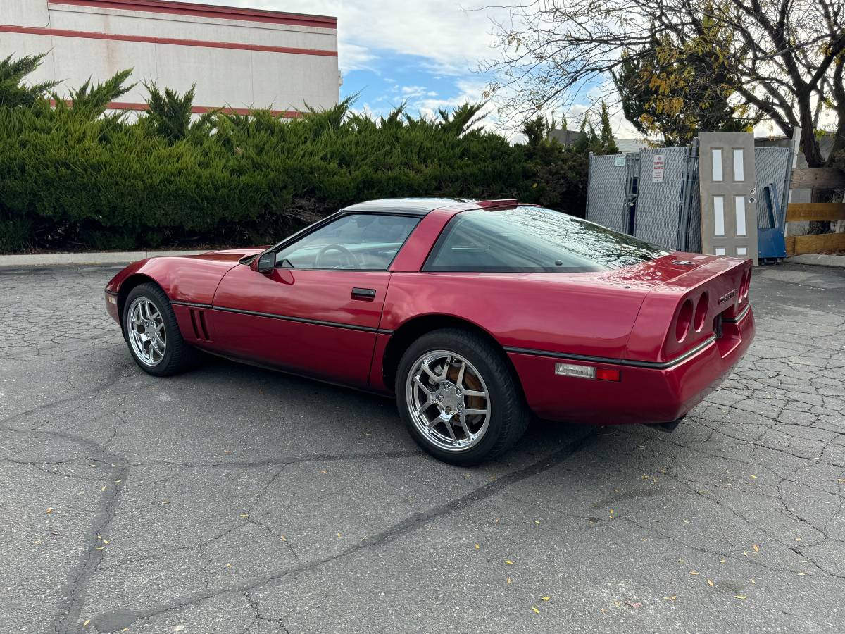 Chevrolet-Corvette-1989-3