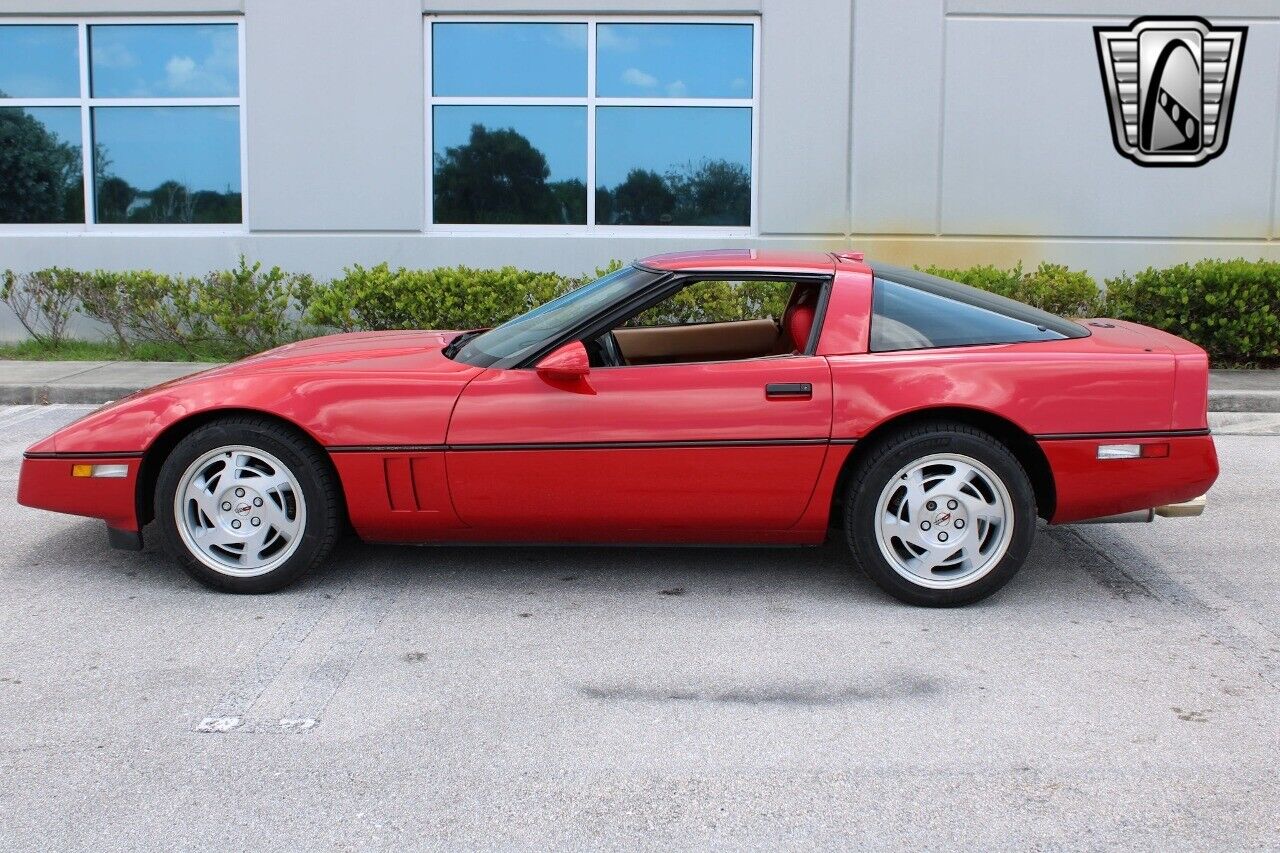 Chevrolet-Corvette-1990-3