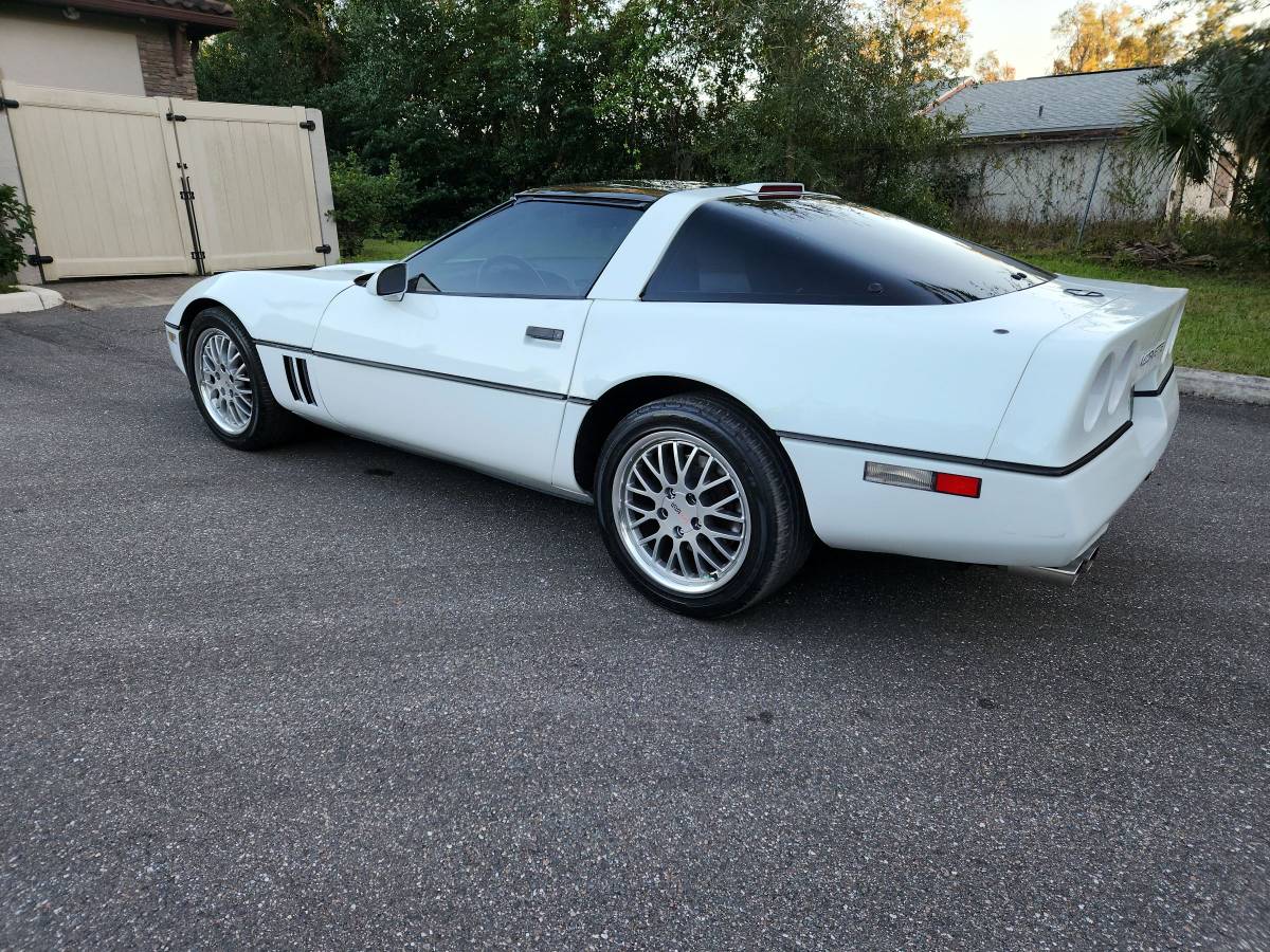 Chevrolet-Corvette-1990-3