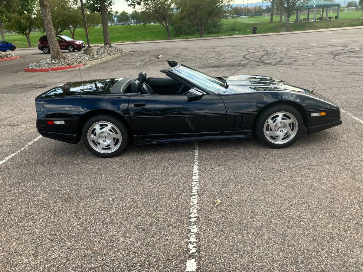 Chevrolet-Corvette-1990-4