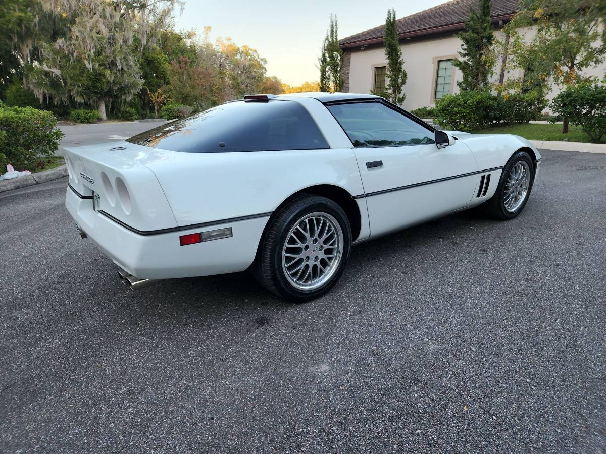 Chevrolet-Corvette-1990-4